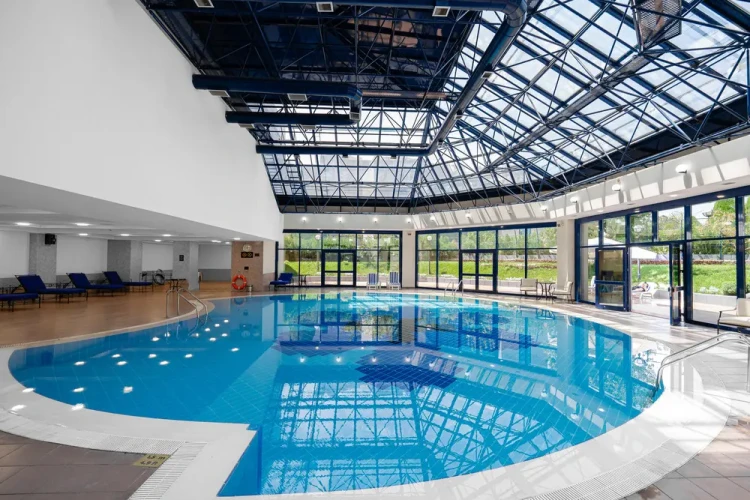 AZIMUT Гранд Отель Ташкент. Бассейн